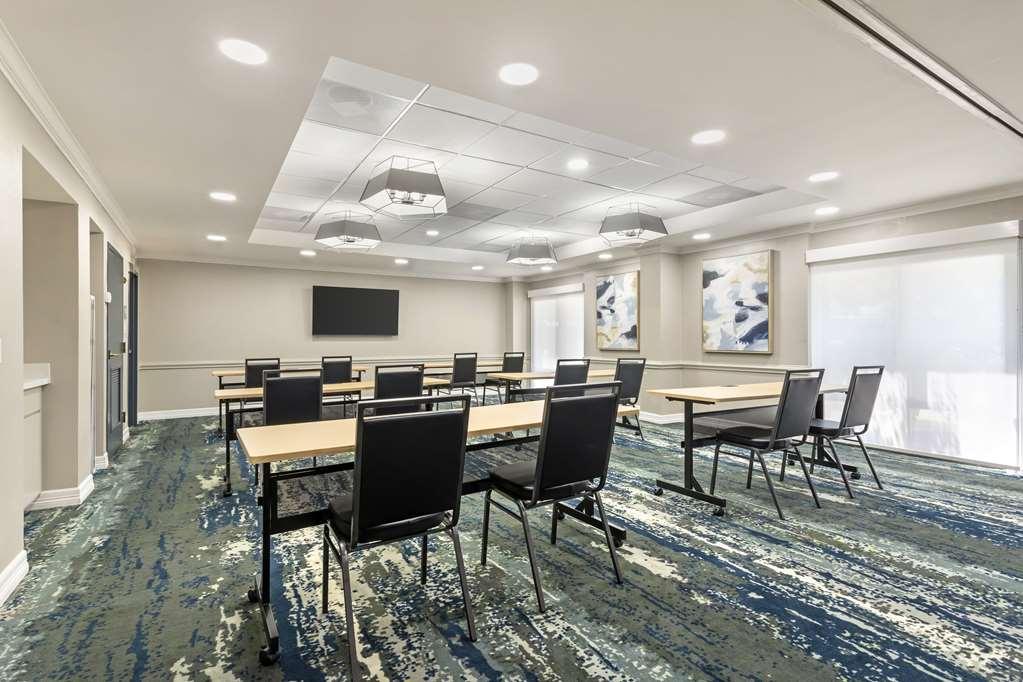 Best Western Plus Sugar Land/Stafford Удобства фото